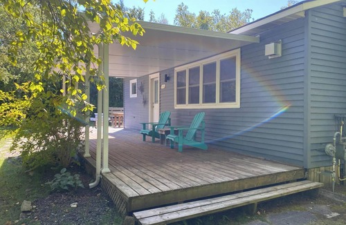 Sauble Beach Cottage | Sauble Beach Birchwood Cottage 5 min walk to the beach & 10 min walk to strip