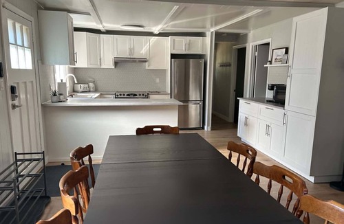 Sauble Beach Cottage | Sauble Beach, Ontario Cottage - 5 Minute Walk to Sand and Sunsets
