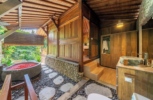 Kutuh Kaja Villa | Saughina Ubud Tranquil Ubud Villa with Private Infinity Pool and Jungle Views