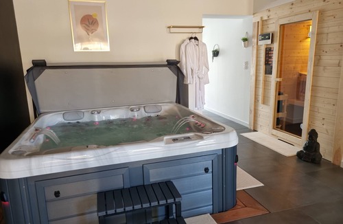Plerin House | Sauna and jacuzzi, close to the beach, a place to relax!