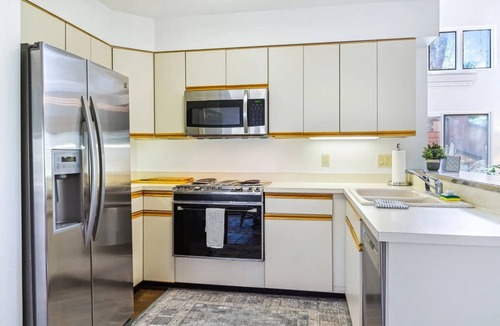Quechee Condo | Sauna Condo with Golf Views, Coach Road