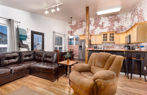 Valdez House | Sauna - Heated Garage - Great Location - Mountain Views - Quiet Neighborhood