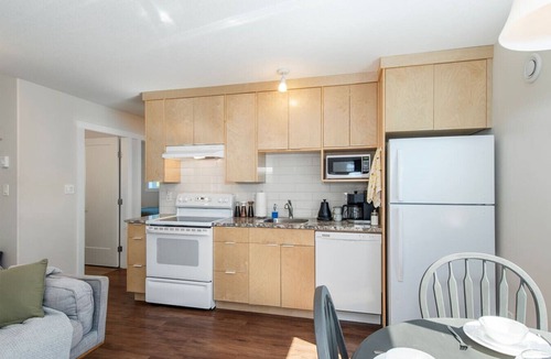 Campbell River Condo | Sauna, Hot Tub, Cold plunge steps from Golf/Lounge