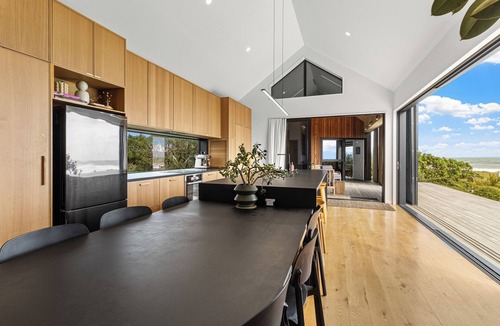 Warea House | Sauna, seafront, and architecture steps away from the Tasman Sea