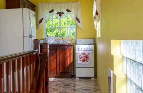 Greater Portmore House | Savan Suite
