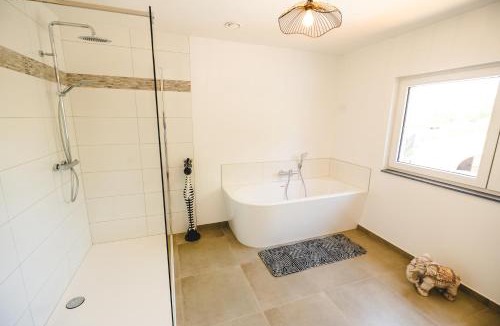 Heer Villa | Savana Moon