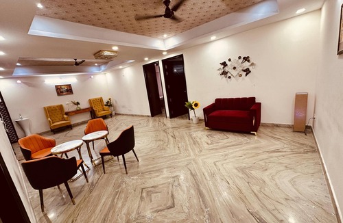 Sector 70 Bed & Breakfast | Savana Suites