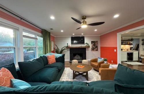 Isle of Hope Historic District House | Savannah Retreat|Htd Pool|Pickleball|Hot tb|Golf