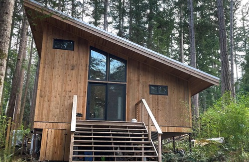 Savary Island Cabin | Savary Mid Island Modern