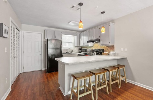 Tallahassee House | Save Big Near FSU for a Limited Time! Stylish 2-Bed Townhouse.
