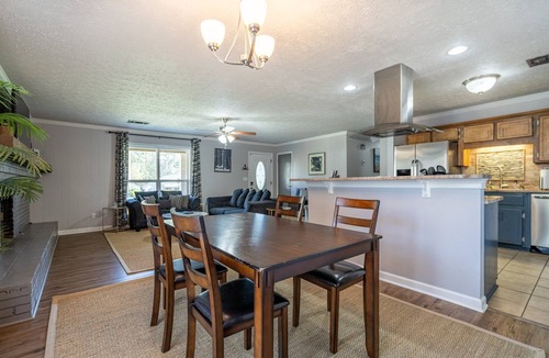 Acworth House | Save Midweek 3Br Near Lake Acworth and Downtown
