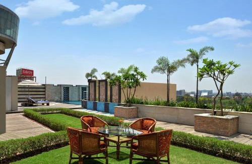 IMT Manesar Hotel | Savoy Suites Manesar