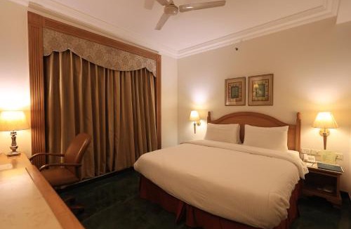 Sector 16 Hotel | Savoy Suites Noida