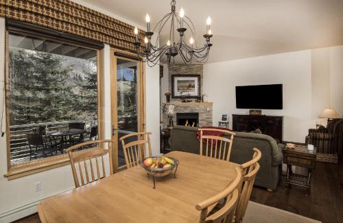 Vail House | Savoy Villas 2D Condo