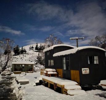 Burkes Pass Apartment | Sawmillers Wagon Gateway to Tekapo and the MacKenzie District