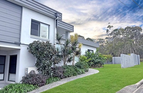 Sawtell House | Sawtell Sanctuary - a beautifully appointed coastal retreat designed for relaxed living and comfort
