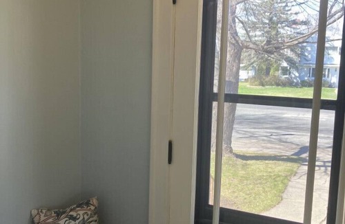 Galveston Cottage | Sax Zim Bog Lodge Hibbing Downtown Home - Located Downtown Hibbing,