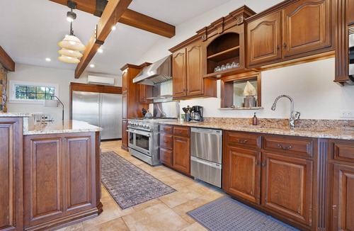 Warwick House | Saybrook Hall | Pickleball, Pool, and Hot Tub!