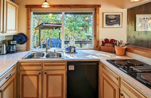 Sequim Cabin | SBH: Stunning Views & Hot Tub Relaxation