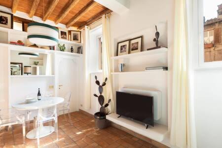 Trastevere Apartment | Scala Enchanting Apartment