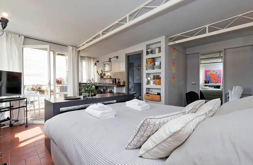 Trastevere Apartment | Scala Luxury Terrace studio