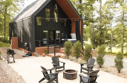 Strasburg Cabin | Scandi Cabin Hot Tub 4 Electric Fireplaces