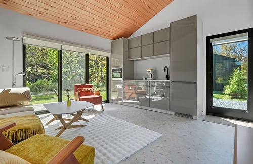 Brownsville Cabin | Scandi-Chic Luxury Loft Near Okemo With Solo Stove And EV Charger