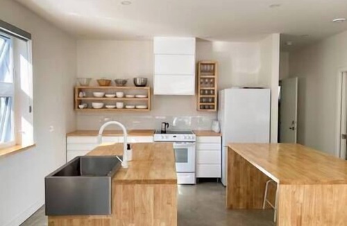 Shefford House | Scandinavian 2-Storey Chalet at the Foot of Mt. Shefford, Scandinavian 2-Storey Chalet at the Foot o