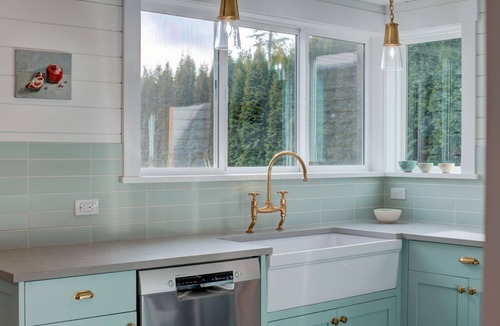 Bainbridge Island House | Scandinavian Cottage by the Sea ! Close Walk to Ferry & Town