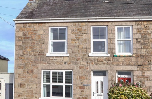 Carnbrea Cottage | SCARBORO, pet friendly, with a garden in Redruth