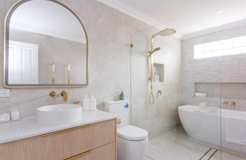 Scarborough House | Scarborough Family Beachside Retreat - Walk to beach