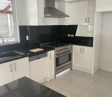 Redcliffe Apartment | Scarborough Private Accommodation C