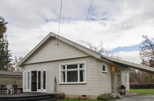 Hanmer Springs Cottage | SCARBOROUGH SWEETIE, pet friendly, with a garden in Hanmer Springs