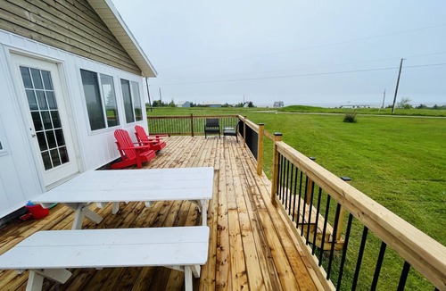 Anglo Rustico Cottage | Scenic 3 bedroom cottage with hot tub, close to beaches and national park