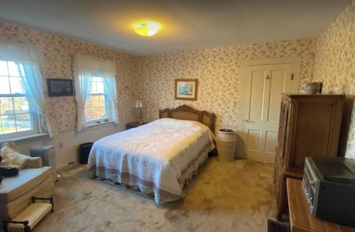 Chandlers Valley House | Scenic 4-bedroom Farm House, Tree Farm & Arboretum with trails in Sugar Grove