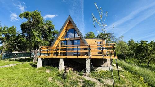 Valea Mare-Pravat House | Scenic A-Frame Cabin with Private Hot Tub & Mountain View - IezerVenture