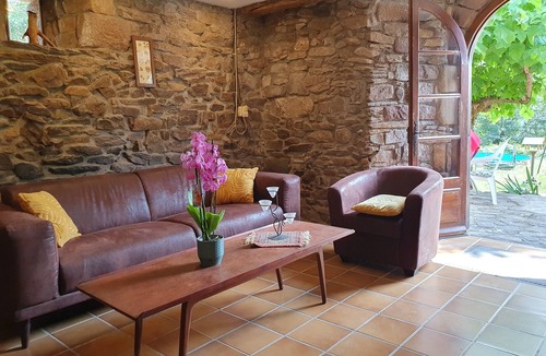 Saint-Laurent-d'Olt House | Scenic Barn Retreat: Explore and Relax in Aveyron