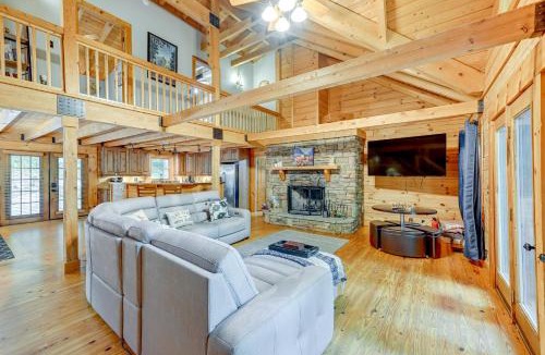 Sapphire House | Scenic Blue Ridge Cabin Rental w/Resort Amenities