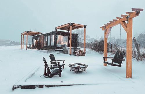Pine Grove Apartment | ‘Scenic Escapes’ Romantic Pine Grove Getaway!