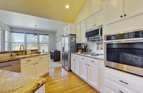Port Orchard House | Scenic Golf Course Retreat in McCormick Woods – A Golfer’s Paradise
