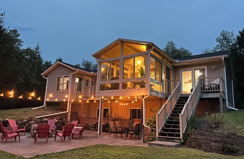 Rutledge Cabin | Scenic Kettle River Cabin - Hike, Sauna, Kayaks & More-Your Next Retreat Awaits!