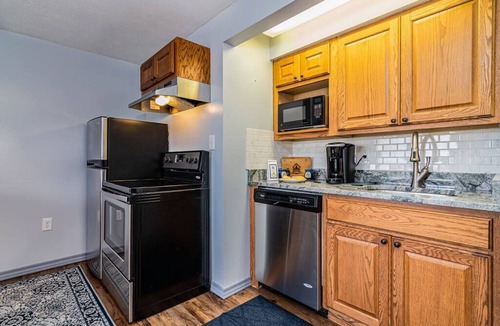 Big Cedars Apartment | Scenic Lakeside Landing w/Direct Access, Free Tickets, Community Hot Tub & Near Big Cedar