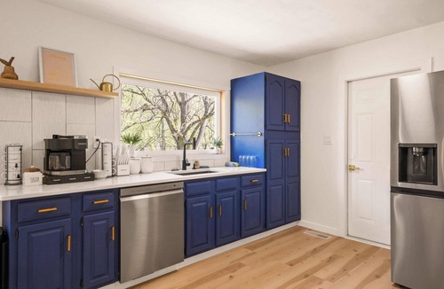 Deep Water House | Scenic Riverfront Escape: Game Room, Fire pit, King Bed