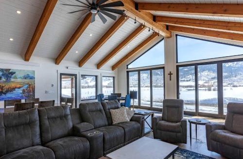 Alpine House | Scenic Riverside Cabin with Private Trail Access and Fly Fishing Near Alpine, Wyoming