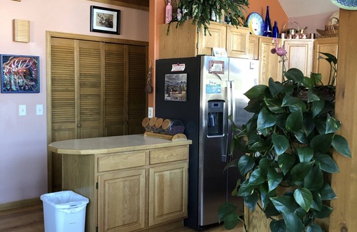 Bailey House | Scenic Solar Mountain Home on Elk Meadow