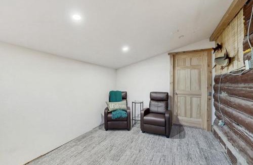 South Fork Apartment | Scenic Solitude