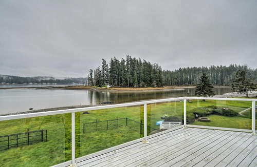 Allyn-Grapeview House | Scenic & Spacious Getaway on North Bay w/Deck!