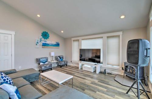 Allyn-Grapeview House | Scenic & Spacious Getaway on North Bay w/Deck!