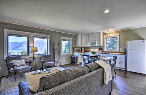 Carson Apartment | Scenic Studio w/Loft & View of the Columbia River