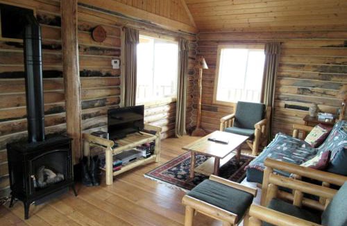 Cameron House | Scenic Vacation Cabin with 360° Mountain Views near Yellowstone National Park in Madison River Valley, Montana